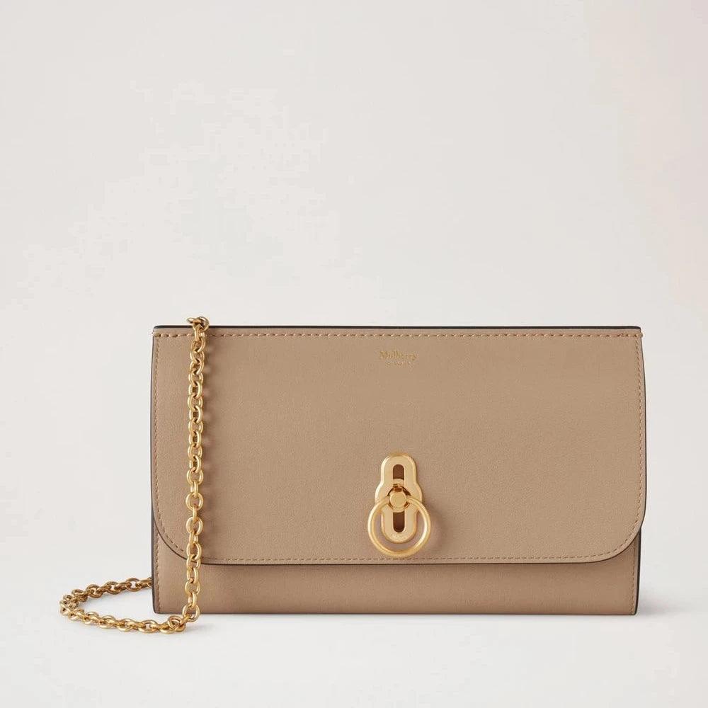 Mulberry Amberley Clutch Micro Classic Grain Maple, beige Clutch aus Glattleder mit goldener Kette und Schnalle, Modell RL7867587E631.