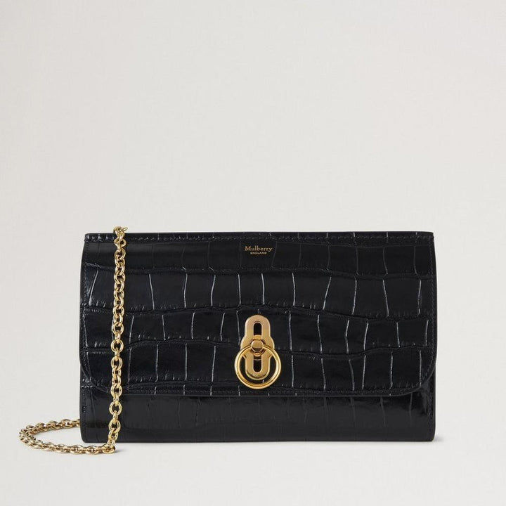 Mulberry Amberley Clutch Black Shiny Small Croc, elegante schwarze Clutch aus glänzendem Leder mit Krokodilprägung, goldener Kette und Drehverschluss. Modell RL8191641A100.