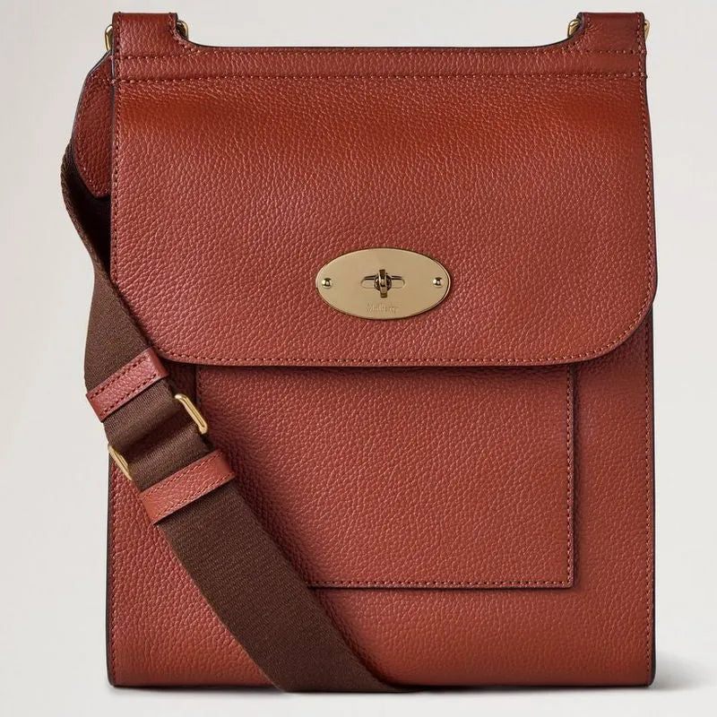 Mulberry Antony Rust Small Classic Grain Umhängetasche aus rostfarbenem Leder mit goldener Schnalle. Modell HH4645205L190.