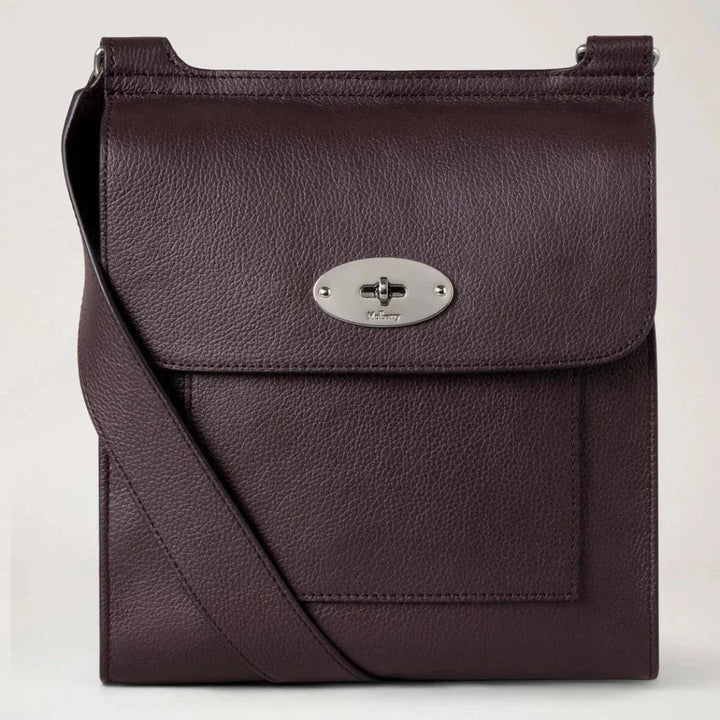 Mulberry Antony Kleine Umhängetasche „Classic Grain Ebony“ aus dunkelbraunem Leder, Vorderansicht. Modell HH9364/205A110