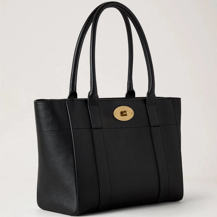 Mulberry Bayswater 9 to 5 Kleine klassische Grain Black-Tasche mit Struktur aus schwarzem Leder, von der Seite gesehen. Modell hh9831205a100