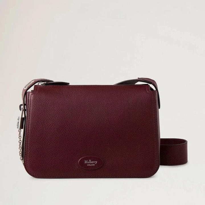 Mulberry Billie Small Classic Grain Black Cherry Umhängetasche aus dunkelrotem Leder, Modell HH8301/205K560.