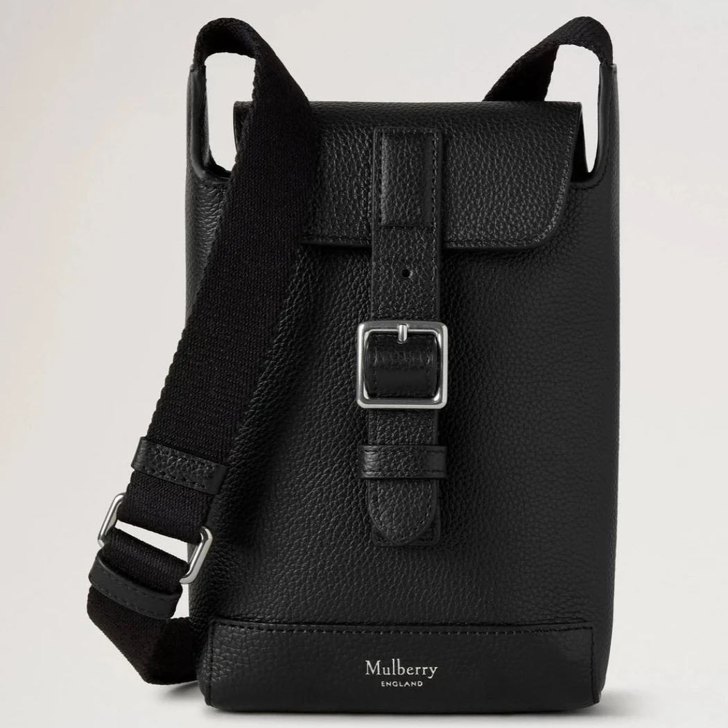 Mulberry Chiltern Phone Pouch Black Small Classic Grain, schwarze Handytasche aus Leder mit silberner Schnalle und verstellbarem Riemen. Modell RL8846205A100