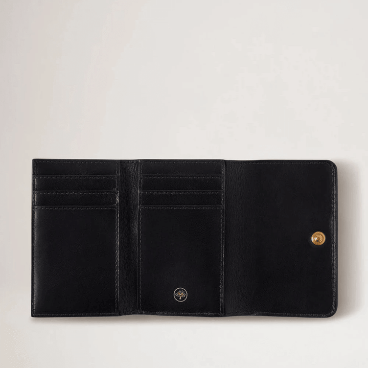 Mulberry Dreifach gefaltetes Kartenetui von Continental aus schwarzem Leder, offen mit sichtbaren Kartenfächern. Modell RL6824205A100