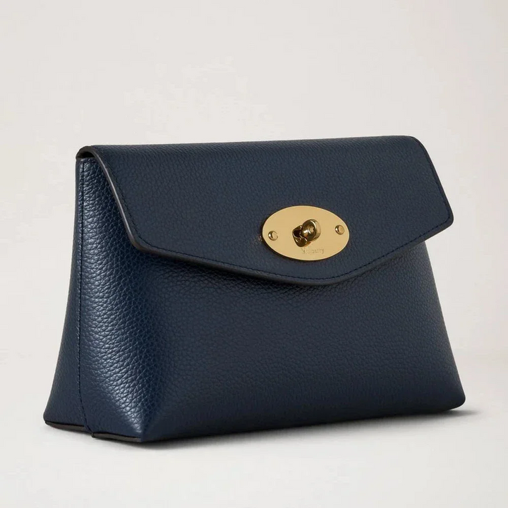 Mulberry Darley Kosmetiktasche Night Sky Small Classic Grain aus dunkelblauem Leder mit goldenen Details. Modell RL5077/205U888