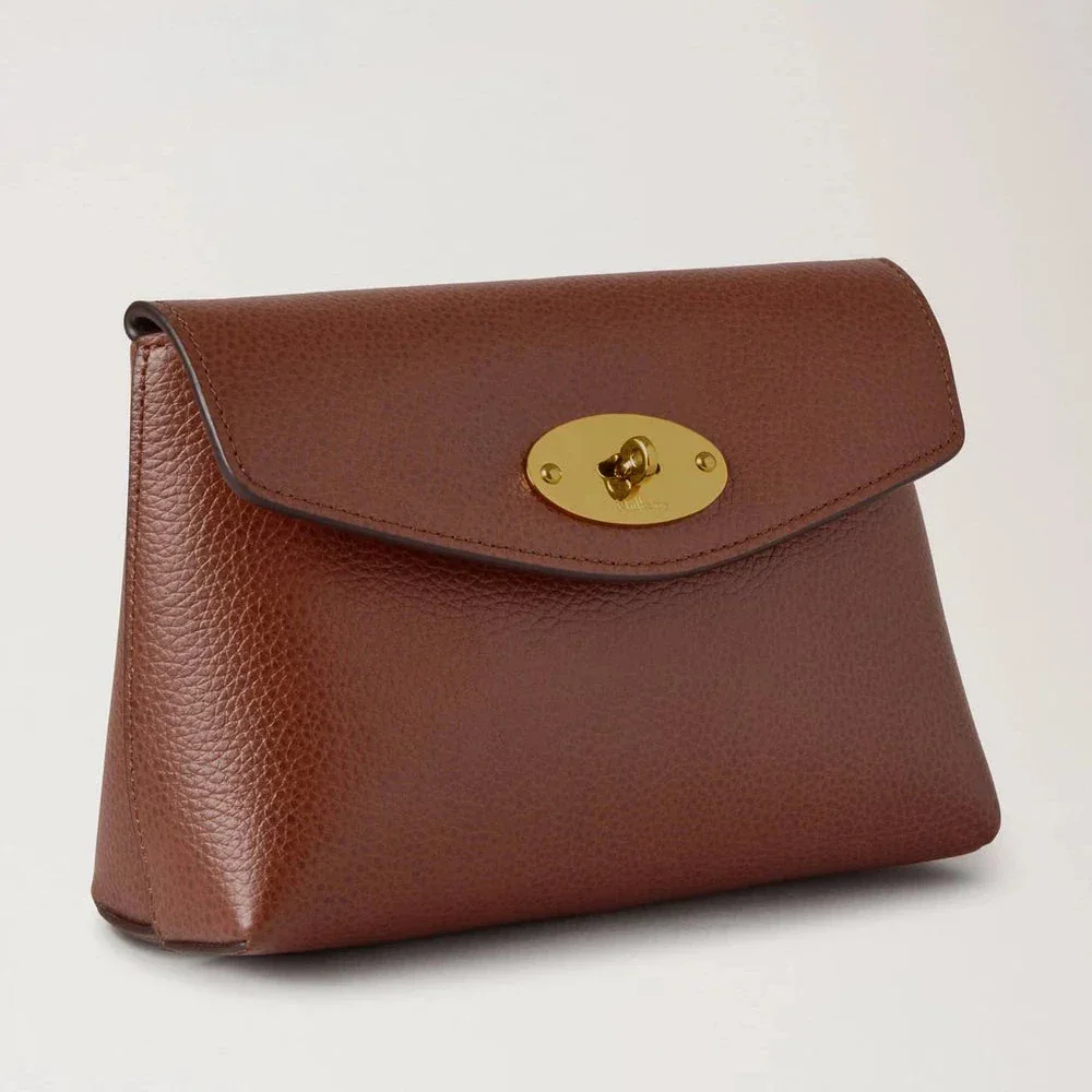 Mulberry Darley Kosmetiktasche Oak Small Classic Grain aus braunem Leder mit goldener Schnalle, Modell RL8861552G110