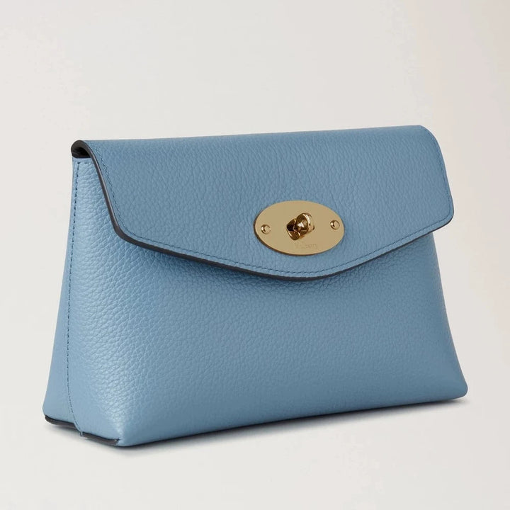 Mulberry Darley Kosmetiktasche Small Classic Grain aus hellblauem Leder mit goldener Schnalle, Modell RL5077205U921.