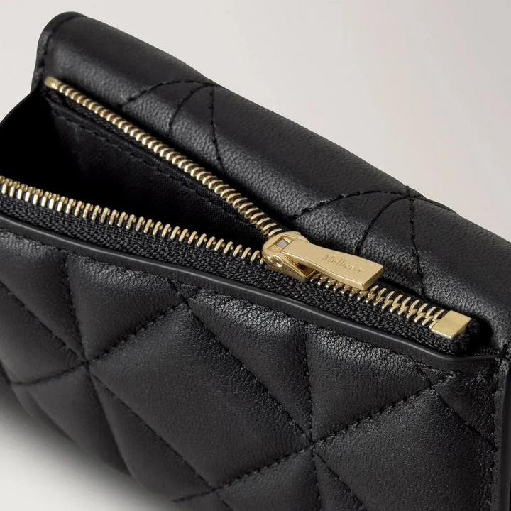 Mulberry Darley Gefaltetes Multi-Card-Portemonnaie in Schwarz, gesteppt, mit Reißverschluss und gesteppten Lederdetails, Modell RL8896676A100