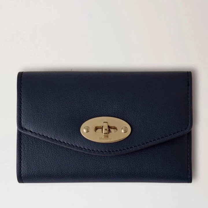 Mulberry Darley Gefaltetes Multi-Card-Portemonnaie Night Sky aus dunkelblauem Leder, elegantes Vorderschloss. Modell RL7820587U888