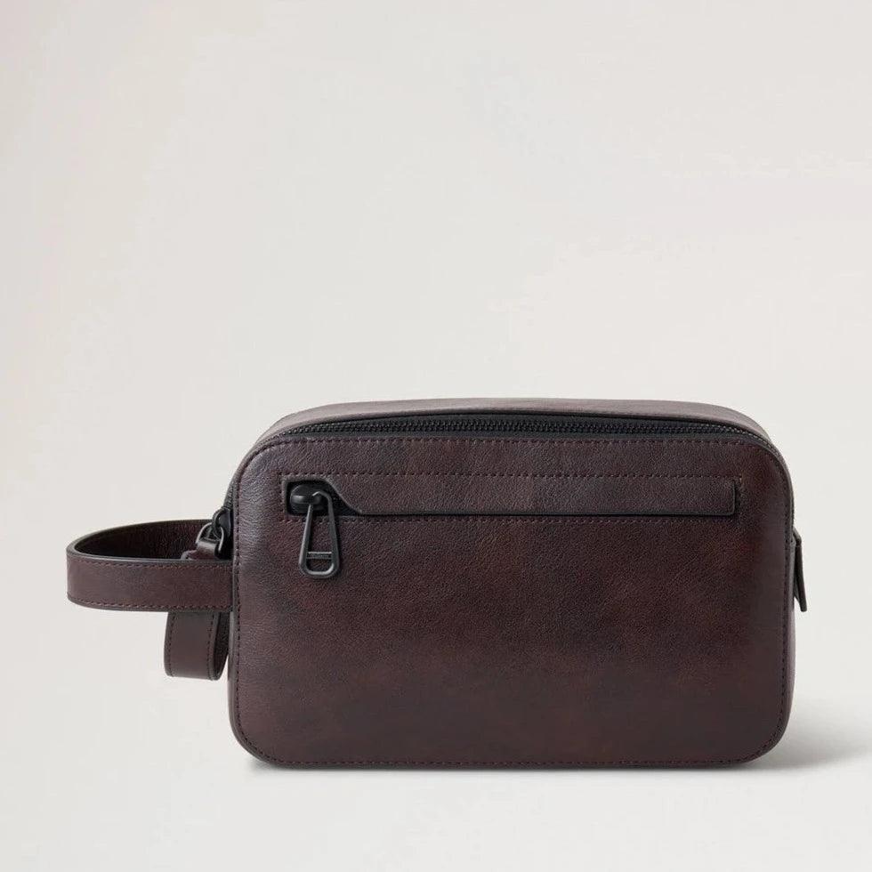Mulberry Doppelter Reißverschluss-Waschkoffer aus zweifarbigem Leder in dunkler Schokolade aus glattem dunkelbraunem Leder, von vorne gesehen. Modell RL7941/611E115