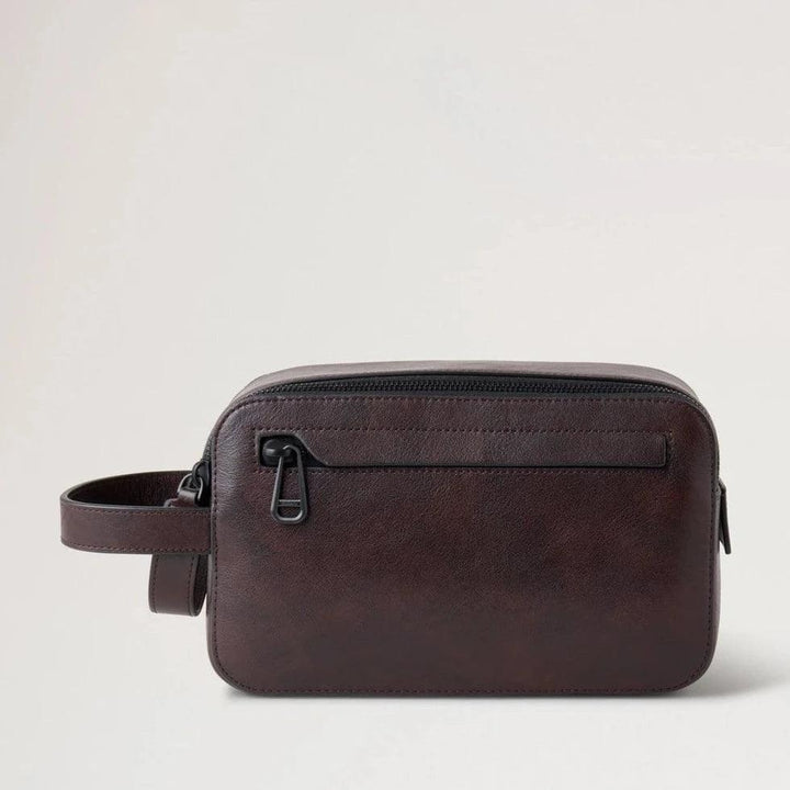 Mulberry Doppelter Reißverschluss-Waschkoffer aus zweifarbigem Leder in dunkler Schokolade aus glattem dunkelbraunem Leder, von vorne gesehen. Modell RL7941/611E115