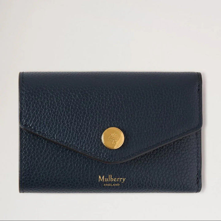 Mulberry Gefaltetes Multicard-Portemonnaie Night Sky von vorne gesehen aus dunkelblauem Leder mit goldfarbenem Druckknopf. Modell rl6447205u888-1
