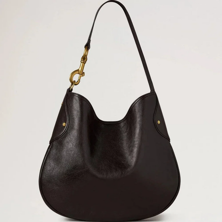 Mulberry Hackney Shoulder Bag Ebony Shiny Buffalo präsentiert eine elegante dunkle Umhängetasche aus glänzendem Leder mit goldenen Details. Modell hh9963726a110