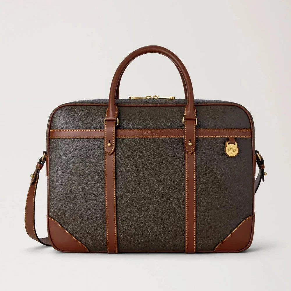 Mulberry Die Heritage Briefcase Scotchgrain Mole Cognac präsentiert eine elegante braune Leder-Computertasche mit goldenen Details. Modell HB5130127Q330.