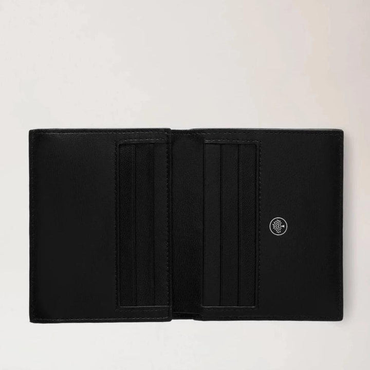 Mulberry Heritage Trifold Wallet Small Classic Grain Black geöffnet, schwarzes Leder, freiliegende Kartenfächer. Modell RL7396205A100
