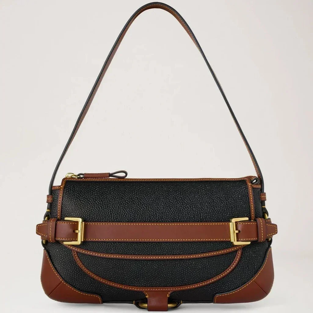 Mulberry Lennox Umhängetasche aus biobasiertem Scotchgrain in Schwarz und Cognac mit Details, Modell HH0015127A340.