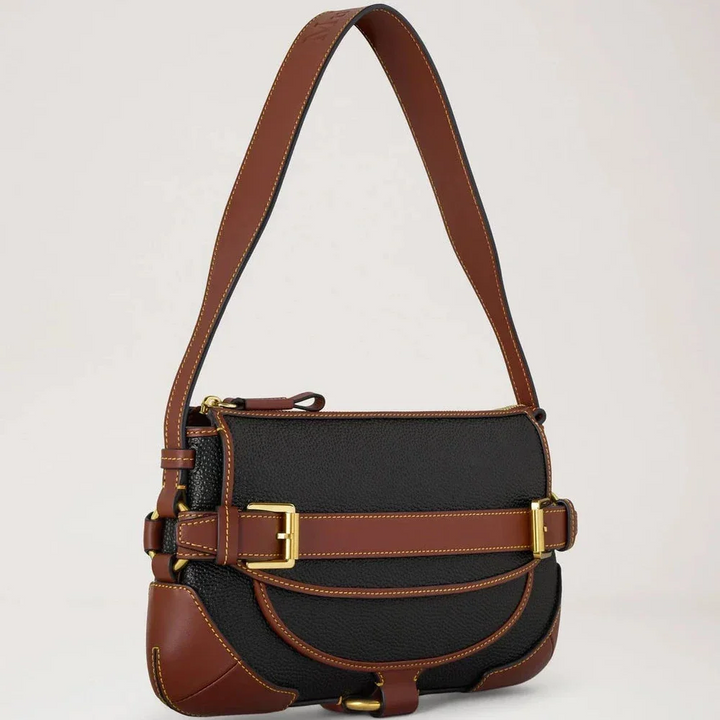 Mulberry Die Lennox Shoulder Bag zeigt eine Umhängetasche aus schwarzem und cognacfarbenem Leder mit goldenen Details. Modell HH0015127A340.