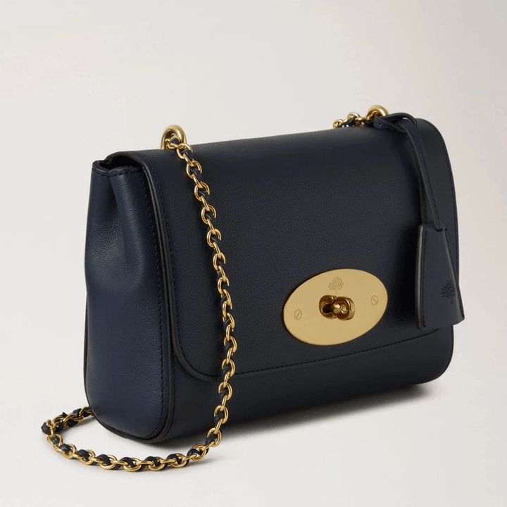 Mulberry Lily Micro Classic Grain Night Sky, Umhängetasche aus dunkelblauem Leder mit Kettenriemen und goldenem Verschluss. Modell HH9179587U888