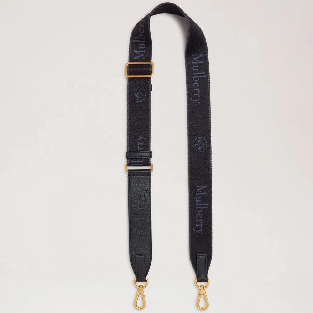 Mulberry Logo-Gurtband Black Micro Classic Grain and Webbing, schwarzer Gurt mit Logo, verstellbaren und goldfarbenen Schnallen. Modell rx0283000a100