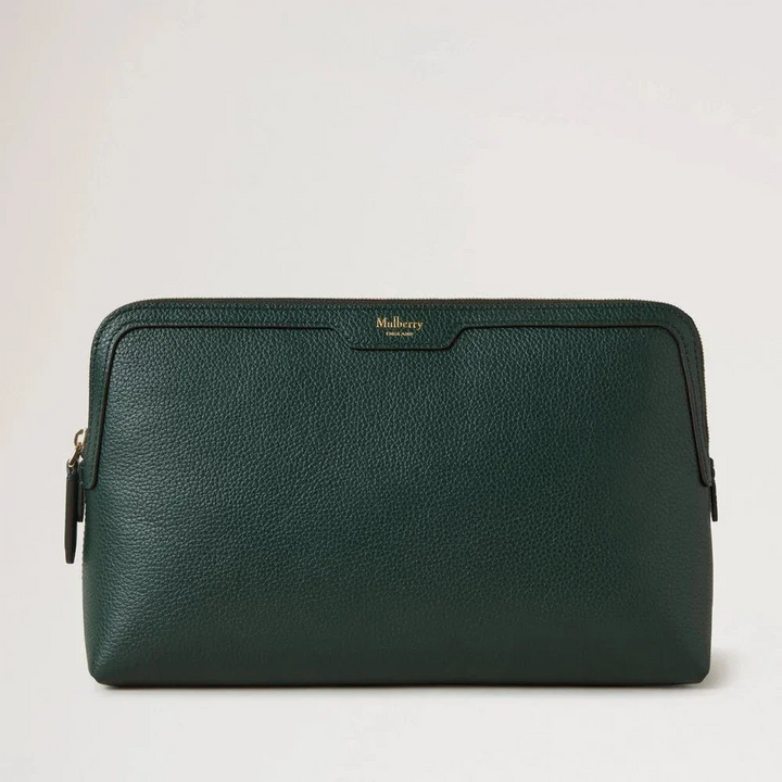 Mulberry Mittelgroße Kosmetiktasche Mulberry Green Small Classic Grain zeigt eine Kosmetiktasche aus grünem Leder. Modell RL8319205Q633