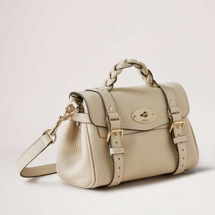 Mulberry Mini Alexa Chalk, kleine sandfarbene Ledertasche mit geflochtenem Griff und goldenen Details. Modell RL6595736W160