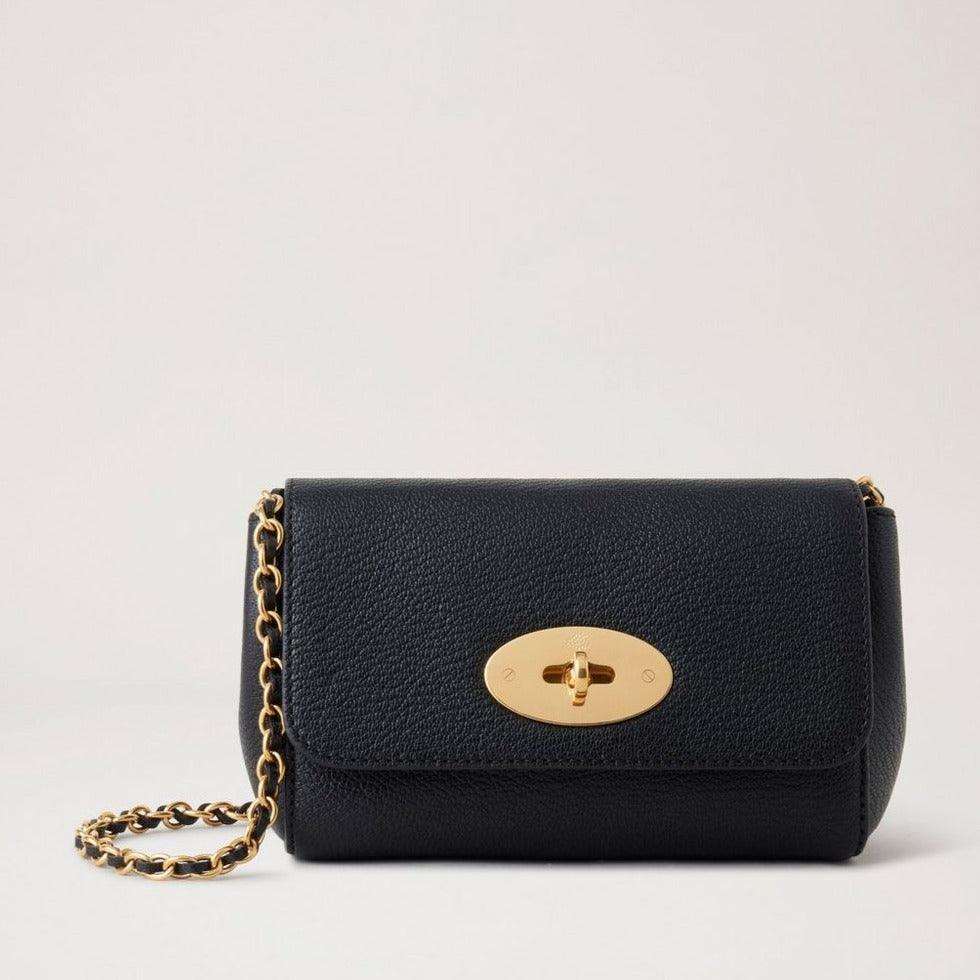 Mulberry Mini Lily Glossy Goat Black, kleine Umhängetasche aus schwarzem Leder mit goldenem Kettenriemen und Details. Modell RL7943874A100
