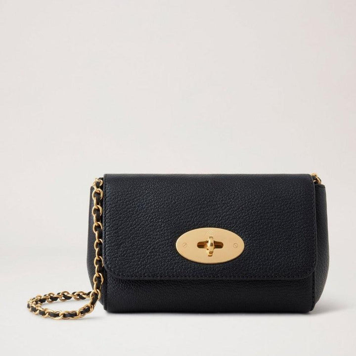 Mulberry Mini Lily Glossy Goat Black, kleine Umhängetasche aus schwarzem Leder mit goldenem Kettenriemen und Details. Modell RL7943874A100