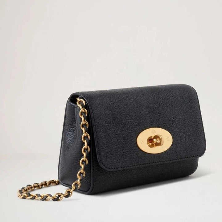Mulberry Mini Lily Glossy Goat Black, elegante Umhängetasche aus schwarzem Leder mit goldener Kette und Schloss. Modell RL7943874A100