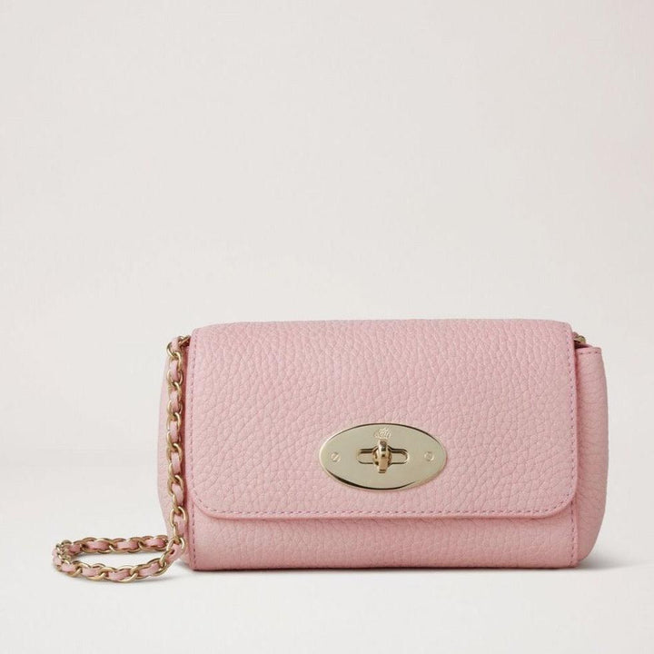 Mulberry Mini Lily Heavy Grain Powder Rose Tasche aus rosafarbenem Leder mit goldenem Kettenriemen. Modell RL7944736J999.