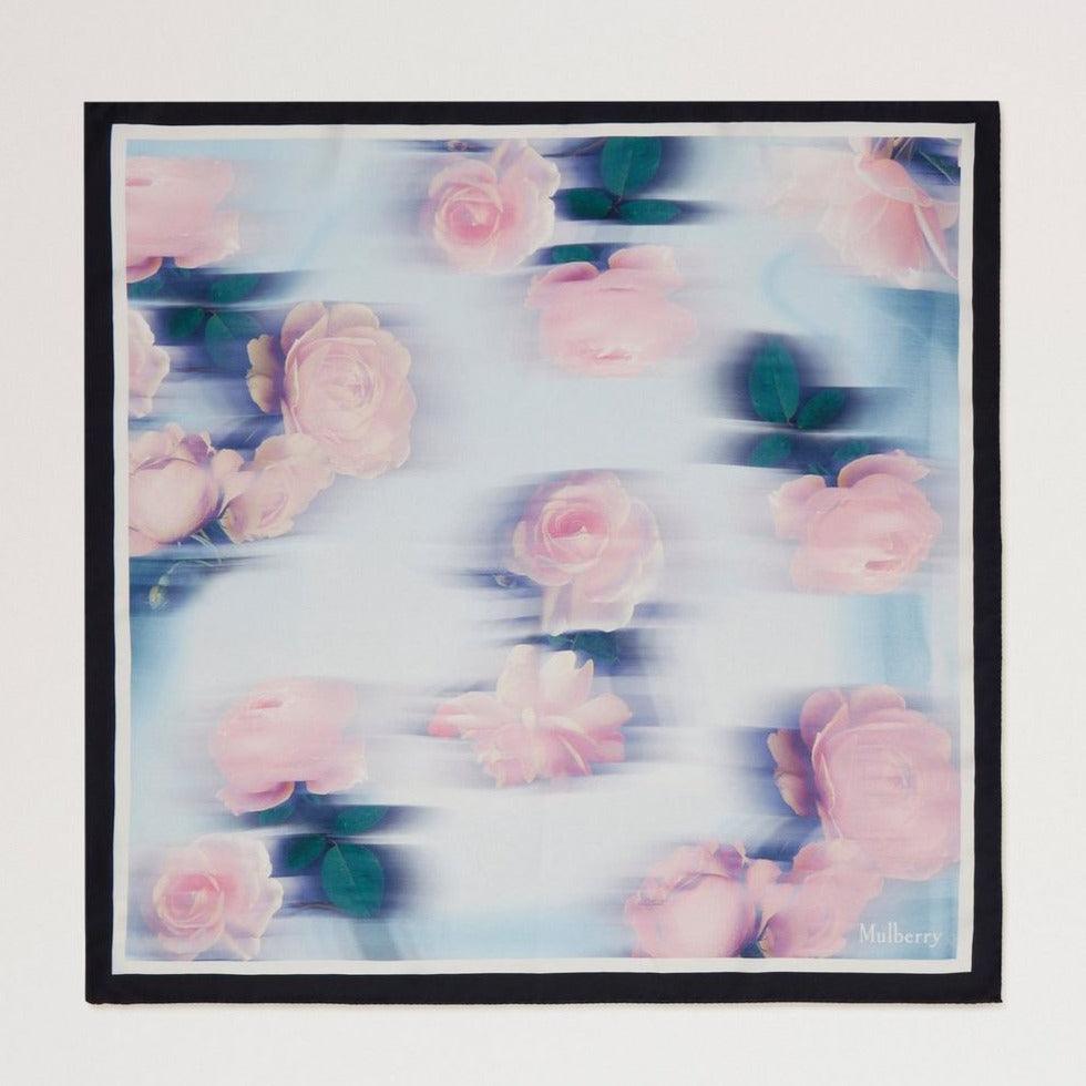 Mulberry Quadratischer Schal mit rosa und blauem Rand, rosa Rosen und blauem Hintergrund, Seide, Modell VS4804032U804