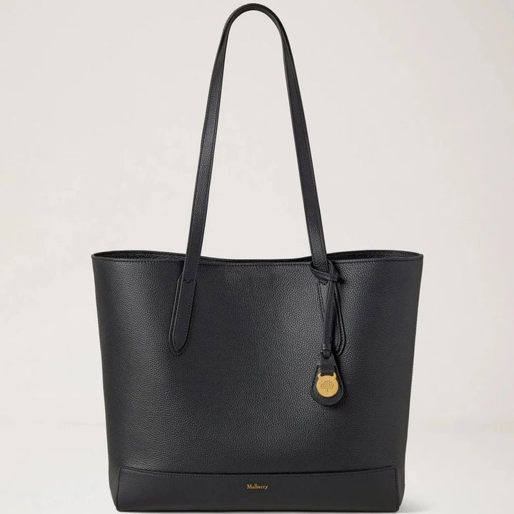 Mulberry Shopper Black Small Classic Grain aus schwarzem Leder mit langem Griff und goldenem Anhänger. Modell HH9833205A100