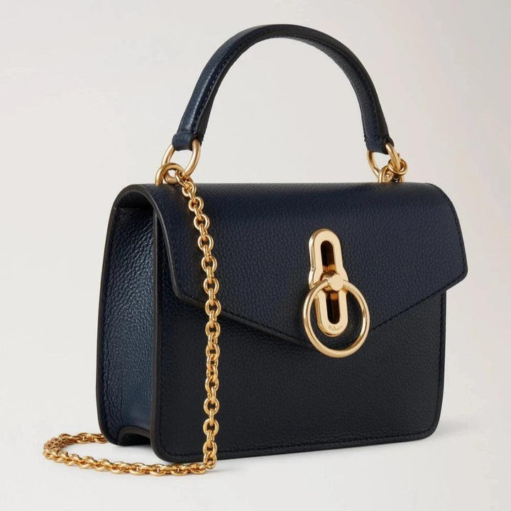 Mulberry Kleine Amberley Crossbody Night Sky Small Classic Grain, dunkelblaue Ledertasche mit goldenem Kettenriemen und Verschluss. Modell RL6509205U888