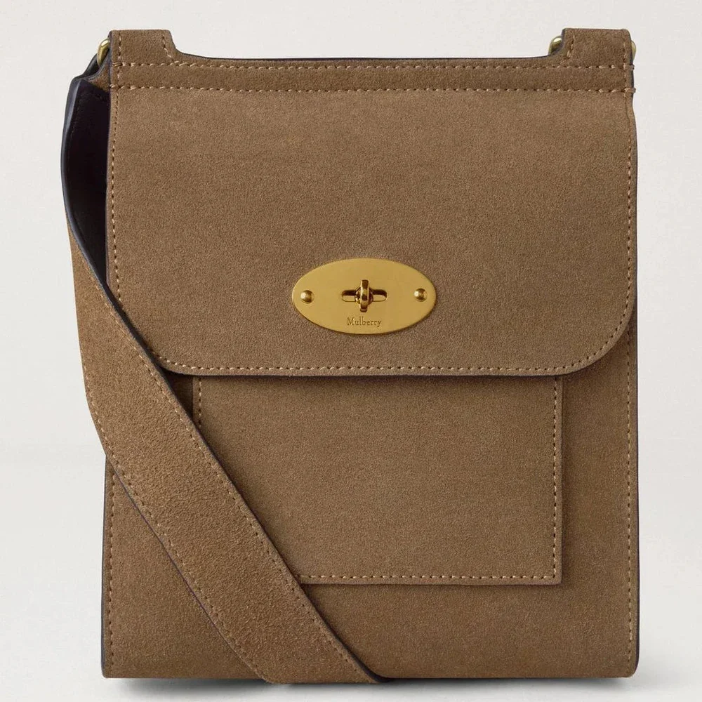 Mulberry Klein Antony N Salcombe Sand Wildleder Umhängetasche aus hellbraunem Wildleder mit goldener Schnalle. Modell HH9893047P705