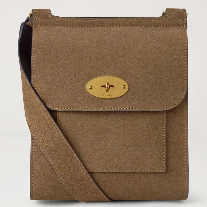 Mulberry Klein Antony N Salcombe Sand Wildleder Umhängetasche aus hellbraunem Wildleder mit goldener Schnalle. Modell HH9893047P705