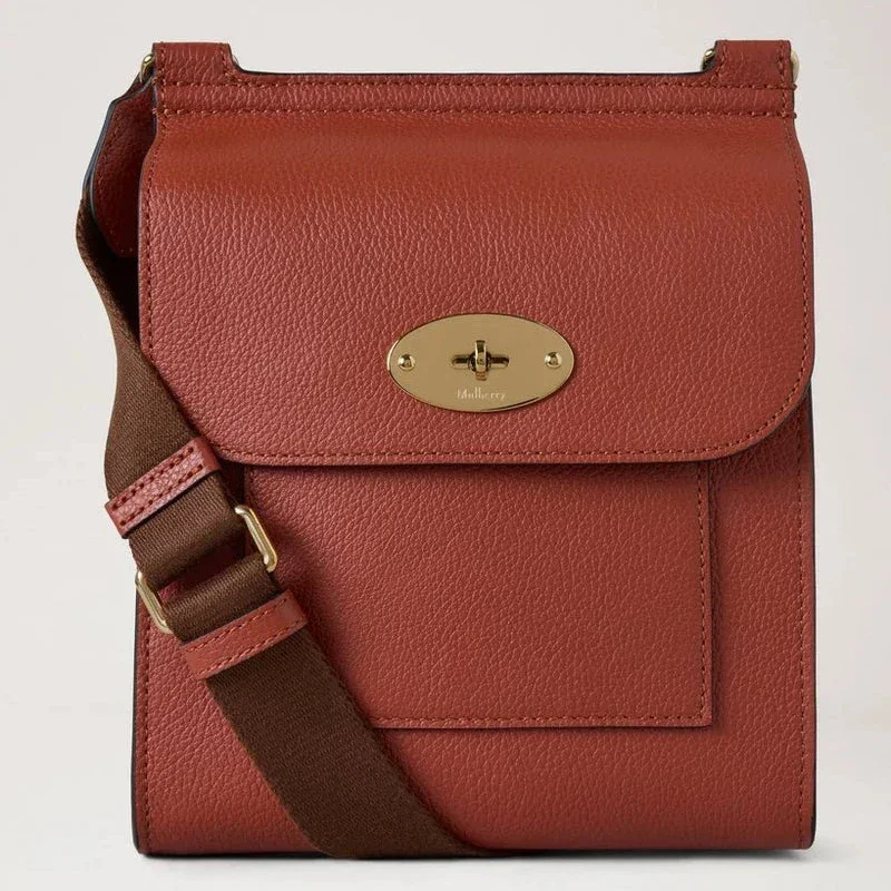 Mulberry Klein Antony rostfarbene Ledertasche mit verstellbarem braunem Riemen und goldener Schnalle. Modell HH5193/205L190