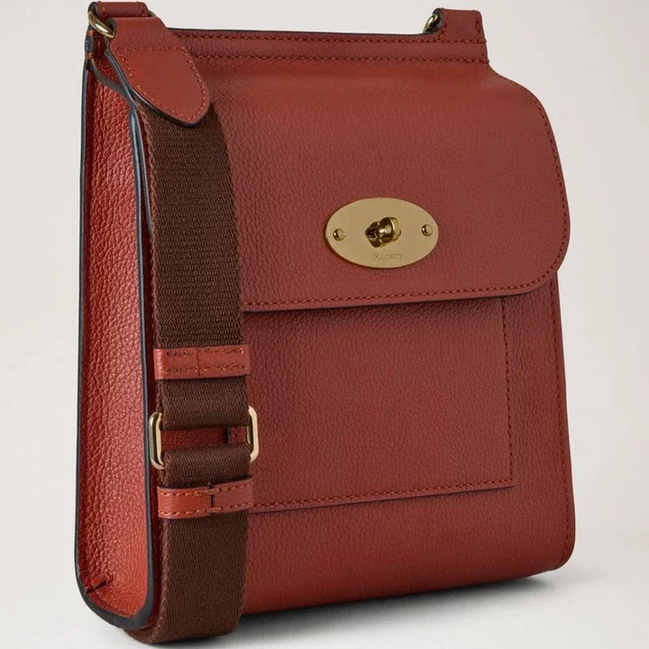 Mulberry Klein Antony Umhängetasche aus rostfarbenem Leder mit grobem Riemen und goldener Schnalle. Modell HH5193/205L190