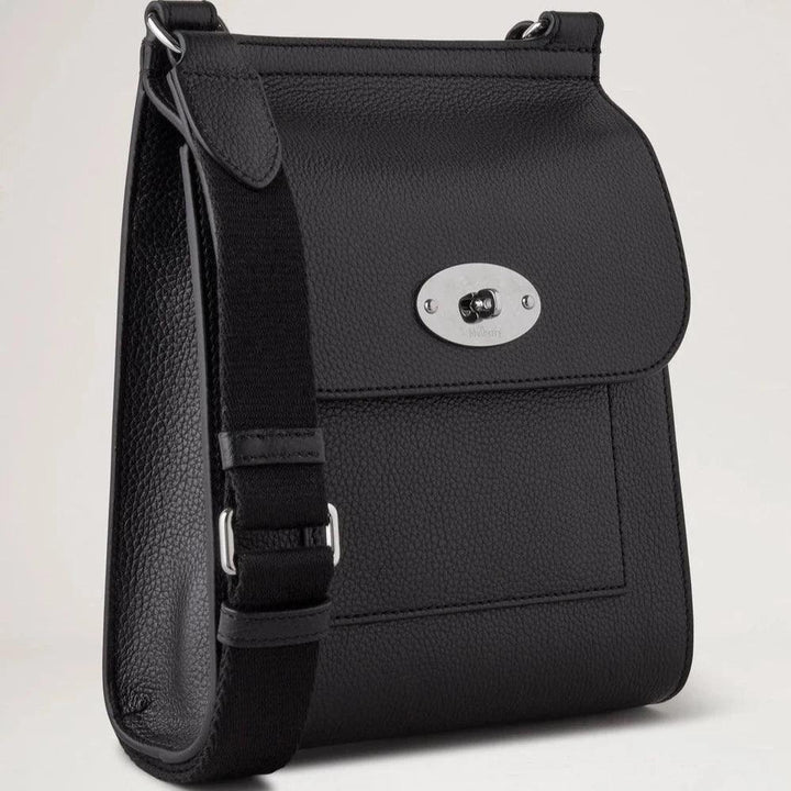 Mulberry Klein Antony Kleine Umhängetasche in Classic Grain Black Silver Tone aus schwarzem Leder mit silberner Schnalle, Modell HH9190205A100.