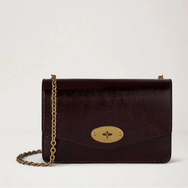 Mulberry Klein Darley Glänzende kleine Umhängetasche in Deep Aubergine Patent in Dunkelviolett mit Kettenriemen, Modell RL8922737V697.