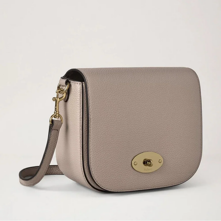 Mulberry Klein Darley Satchel Small Classic Grain Cashmere Taupe, Umhängetasche aus taupefarbenem Leder mit goldener Schnalle. Modell RL4957/205F924