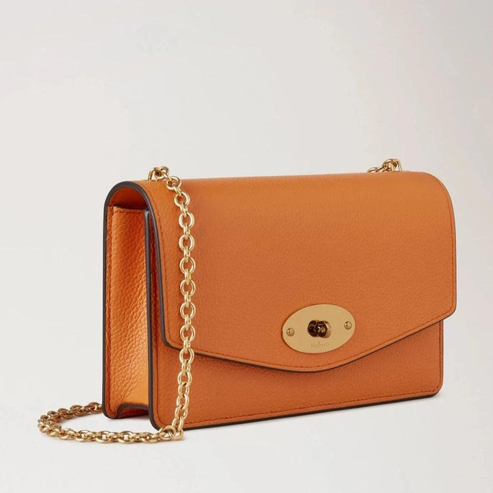 Mulberry Klein Darley Kleine Sunset-Ledertasche in Orange mit Goldkette und klassischer Schnalle. Modell RL7791205N691