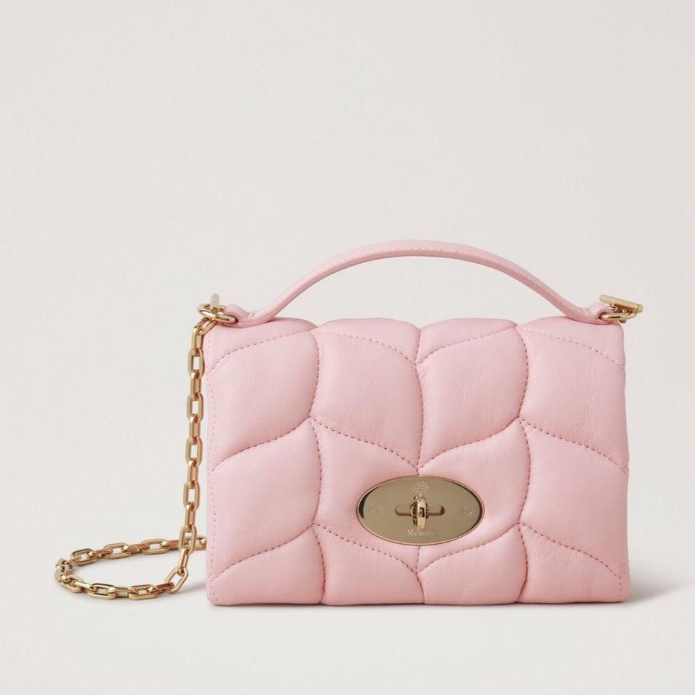 Mulberry Tiny Softie Nappa Powder Rose verfügt über eine rosa gesteppte Tasche mit Kettenriemen und Metallschnalle, Modell RL7453/530J999.