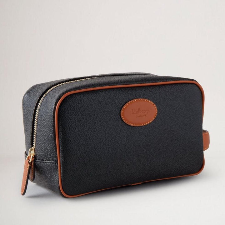 Mulberry Wash Case Eco Scotchgrain Black/Cognac Kulturbeutel in Schwarz und Cognac mit sichtbaren Lederdetails. Modell rl7430127a340
