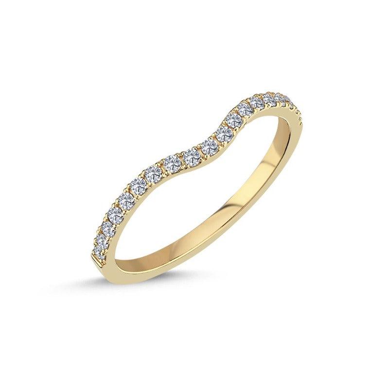 Der Nuran-Ring aus 14-karätigem Gold mit Diamanten zeigt einen geschwungenen Ring aus Gold mit kleinen funkelnden Diamanten. Modell A4151-019-001