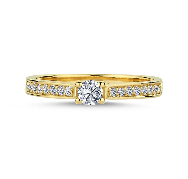 Nuran Bella Ring aus 14-karätigem Gold mit mittigem Brillant und kleinen Diamanten auf der Ringschiene. Modell l1965-033rg-001.