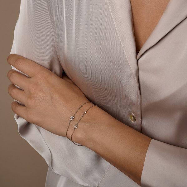 Nuran Stella Armband aus 14-karätigem Gold mit großem, am Handgelenk sichtbaren Diamantstern, elegant und diskret, Modell b2441-023rg