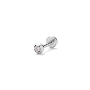 Pernille Corydon Astra Helix Piercing in Silber mit rundem, klarem Stein aus der Nähe. Modell E-832-S-1