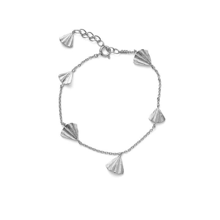 Pernille Corydon Autumn Leaf Armband aus Silber mit feinen Blattanhängern, eleganter Kette. Modell B-497-S