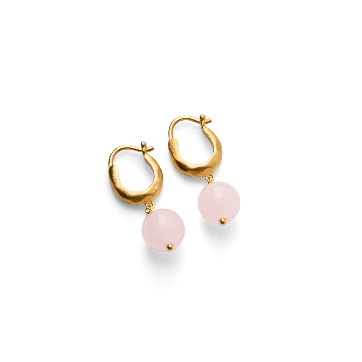 Pernille Corydon Blush vergoldete Ohrringe mit rosa Rosenquarz, elegante goldene Creolen. Modell E-526-GP