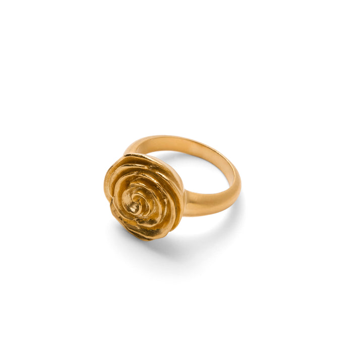Pernille Corydon Rosévergoldeter Ring zeigt einen eleganten vergoldeten Ring mit Rosendetails. Modell R-537-GP-001.
