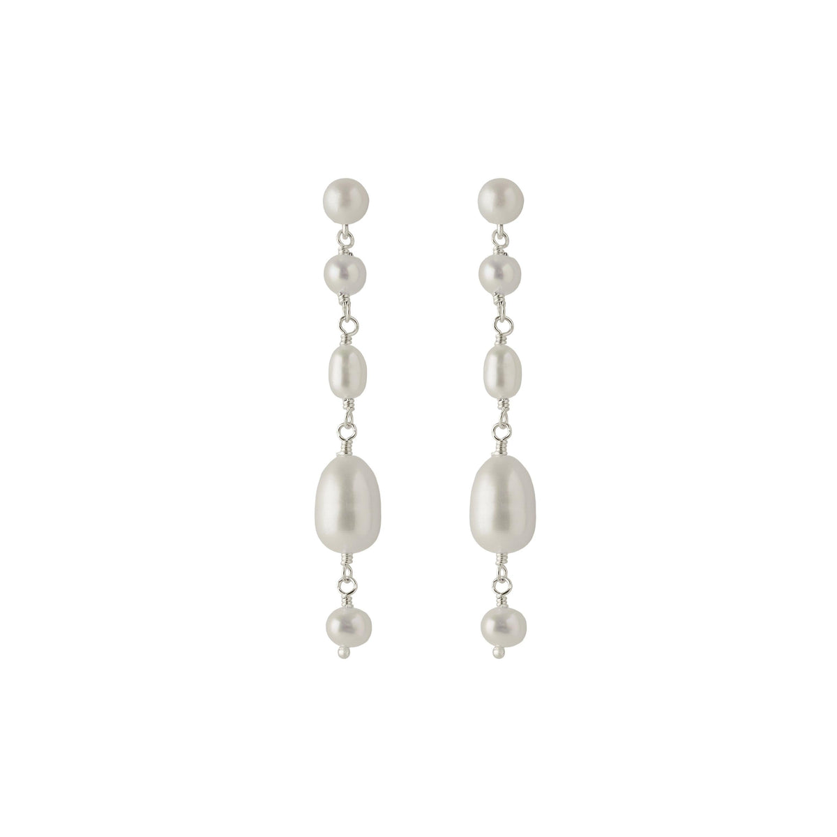 Pernille Corydon White Dreams Ohrringe in Silber mit eleganten weißen Perlen, Modell E-431-S-1.